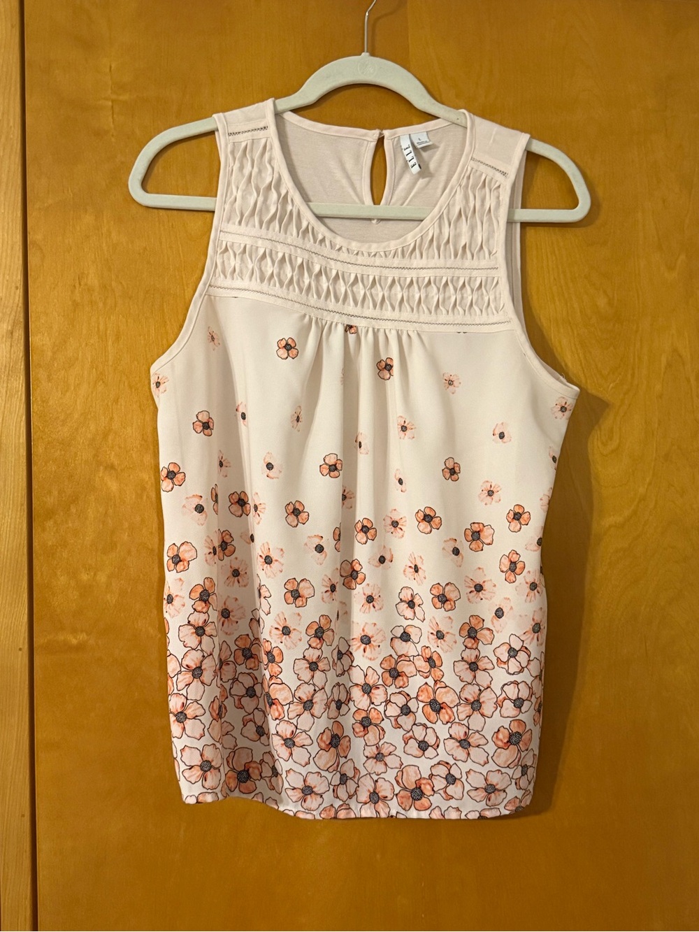 Women’s flowy top, light pink and poppy orange design